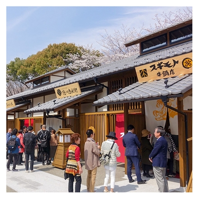 “金鯱”煌く名古屋城へ、いざ参らん「現在天守閣は閉館中ですが復元された本丸御殿を是非ご覧ください。」